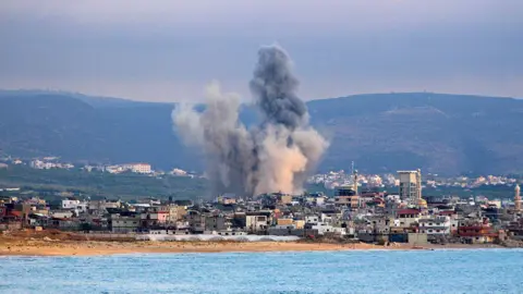 Israel warns Tyre residents to flee before strikes on Hezbollah targets